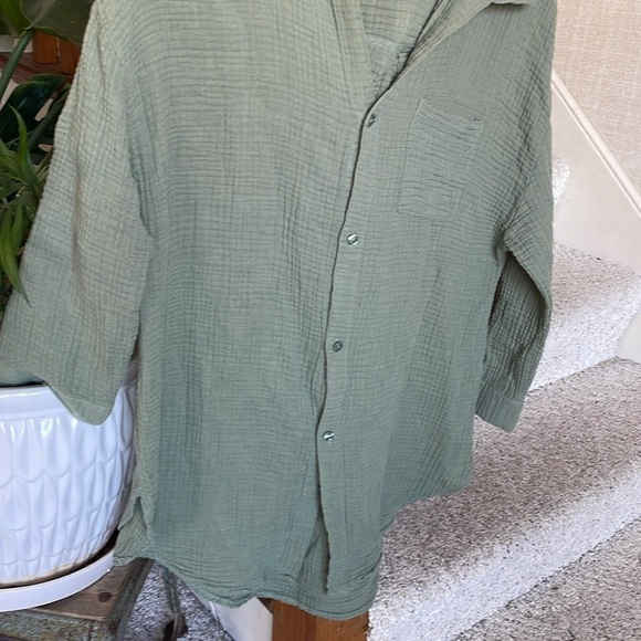 Kona Sol Green Gauzy Button-Up Beach Shirt - Picture 3 of 9